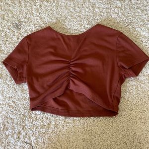 maroon. cinched crop top.never worn.